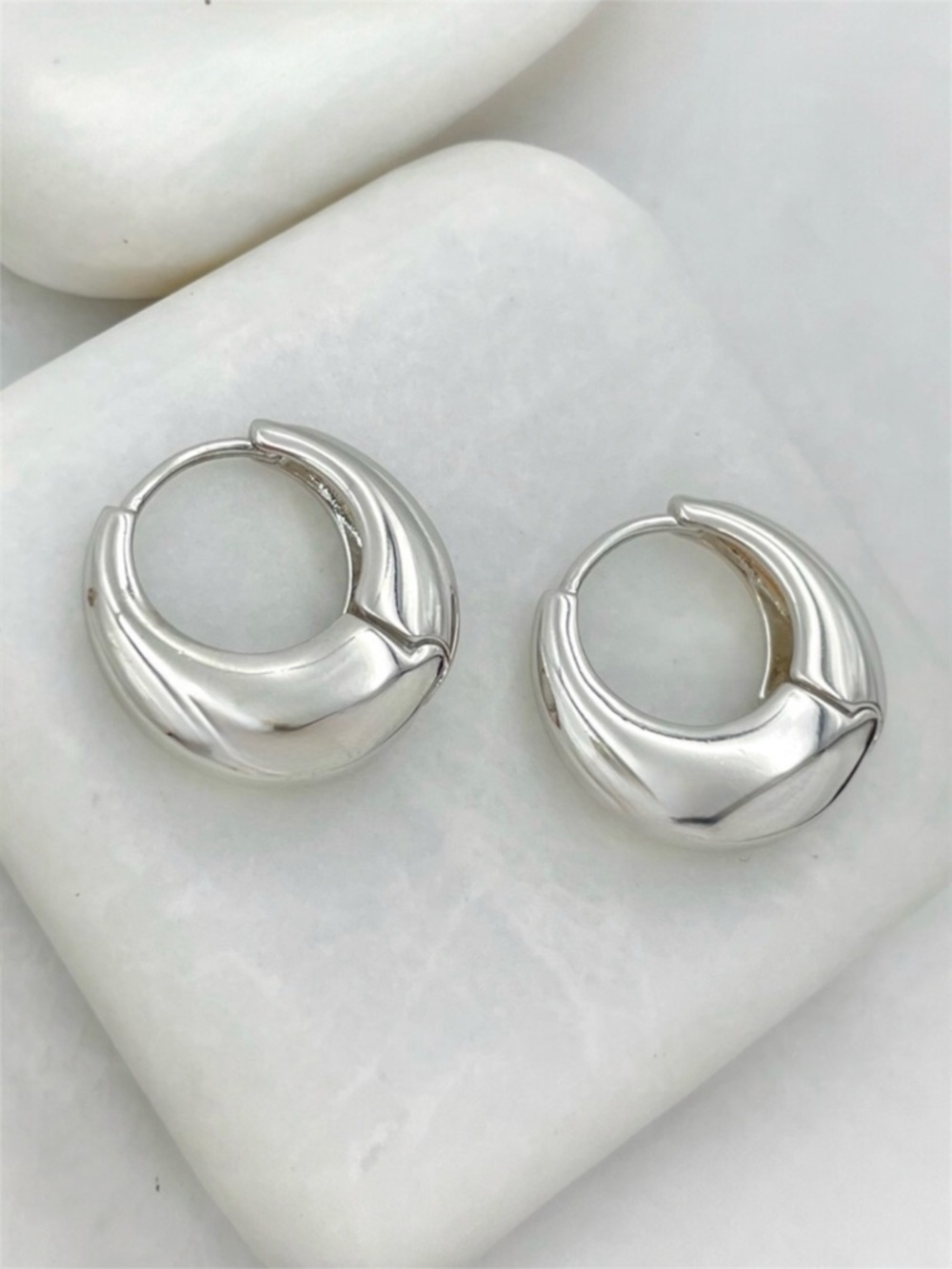 RESTOCK 🔥 Puffy Hoop Earrings Platinum Plated Huggie Earrings Jewelry